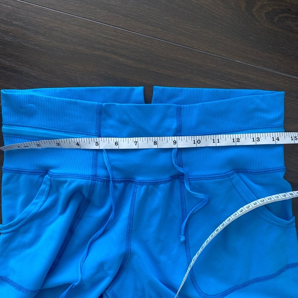Lululemon capris - Picture 6 of 8
